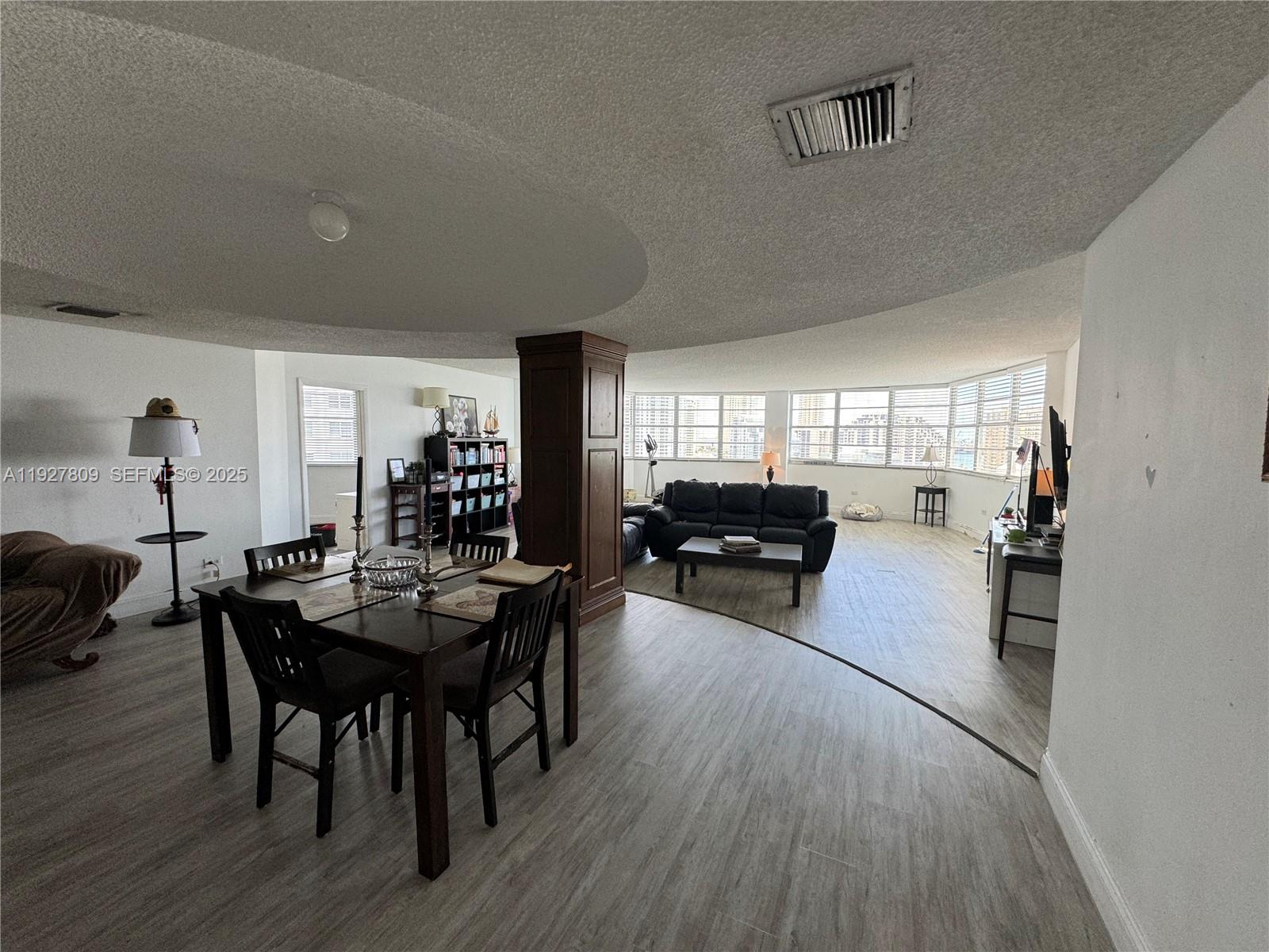 905 Brickell Bay Dr #1530 Miami, FL 33131