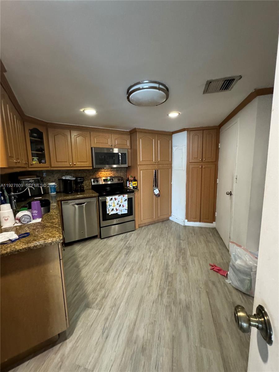 905 Brickell Bay Dr #1530 Miami, FL 33131