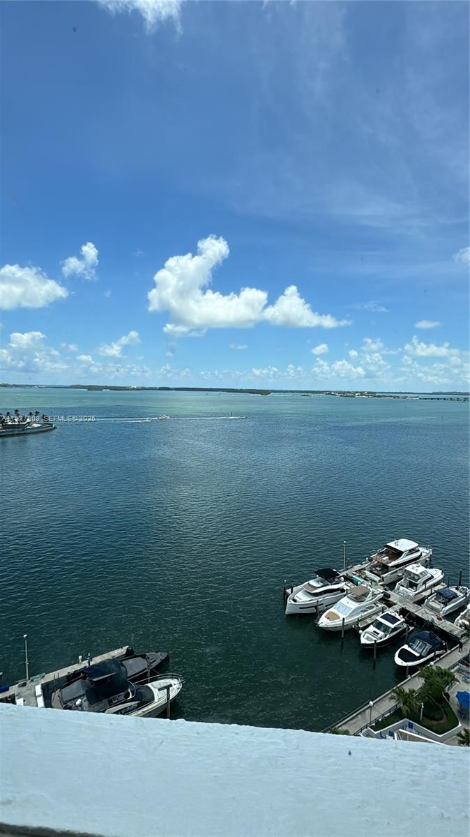 905 Brickell Bay Dr #1530 Miami, FL 33131