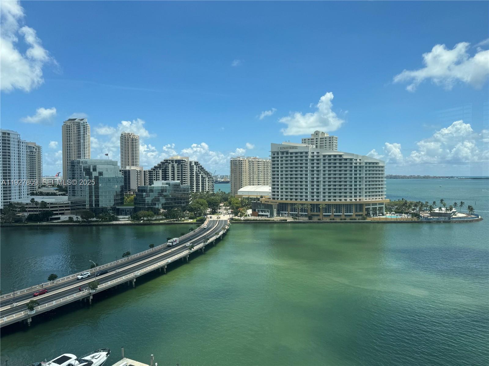 905 Brickell Bay Dr #1530 Miami, FL 33131