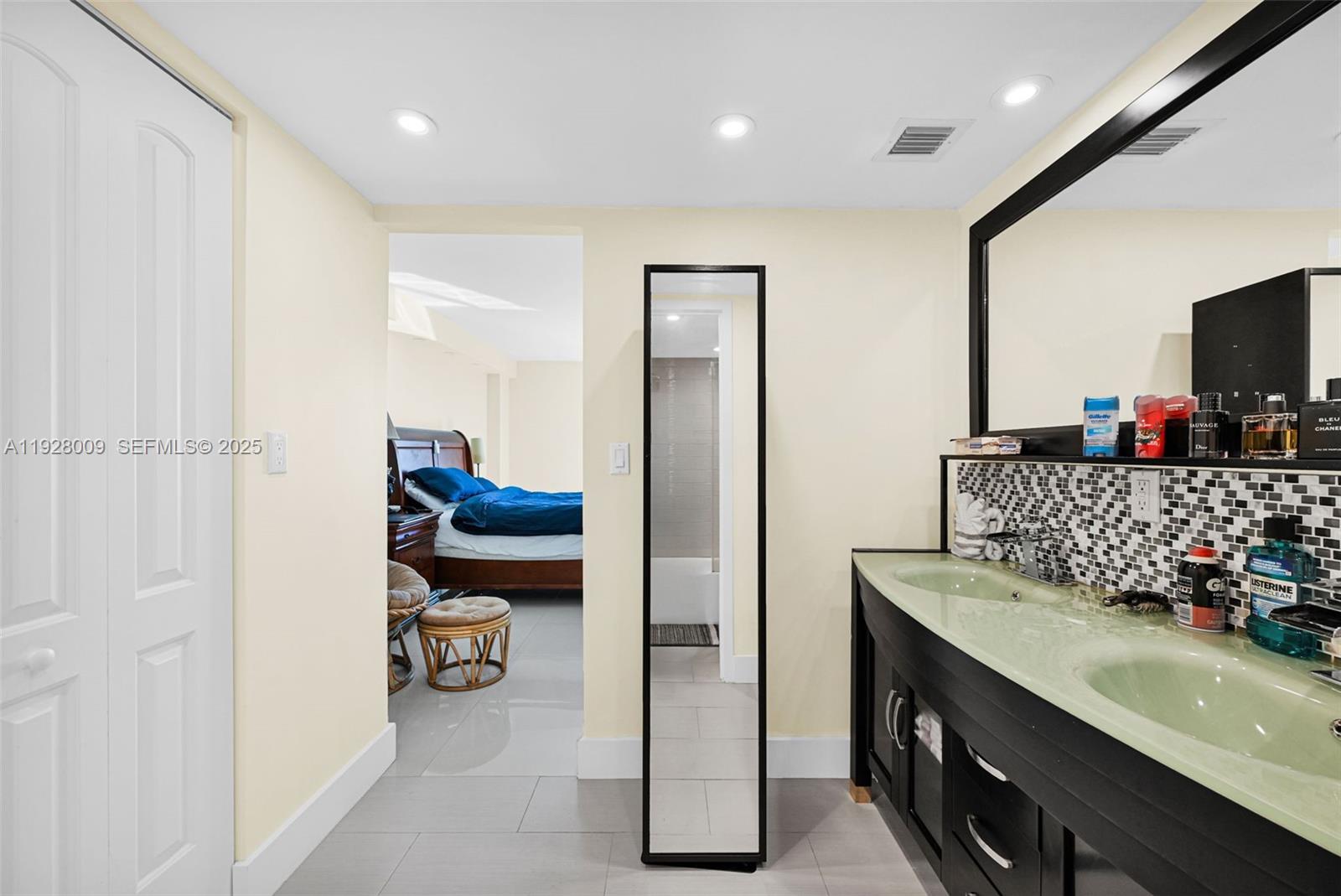 image Arlen House East33