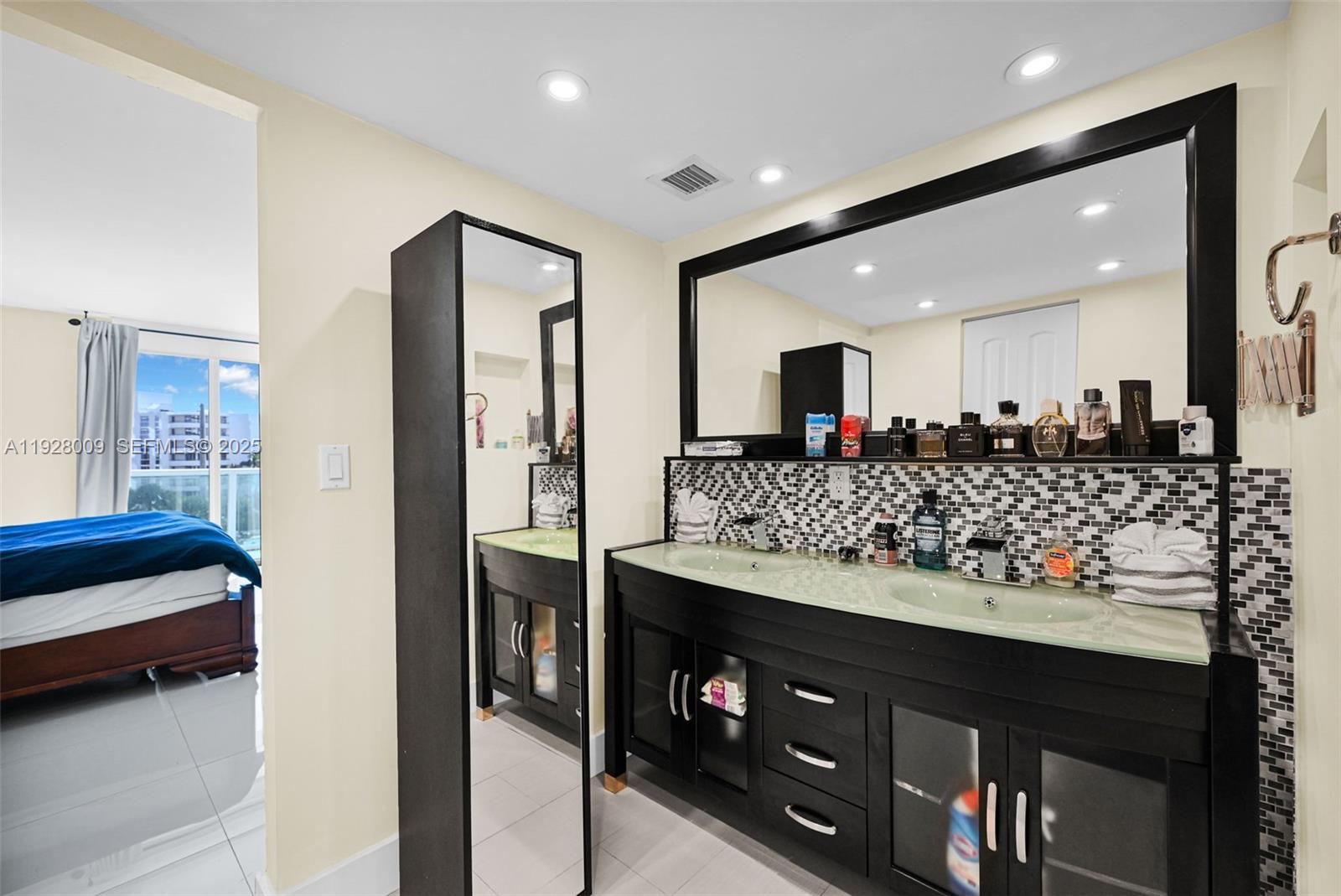 image Arlen House East34