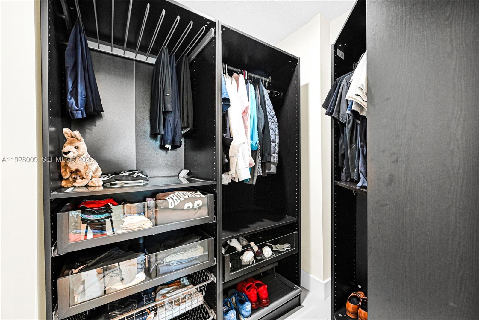 image Arlen House East43