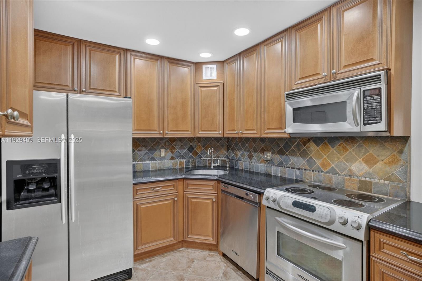 1930 NE 2nd Ave #206L Wilton Manors, FL 33305