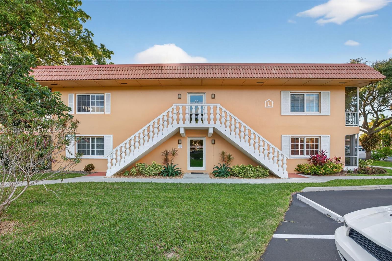 1930 NE 2nd Ave #206L Wilton Manors, FL 33305
