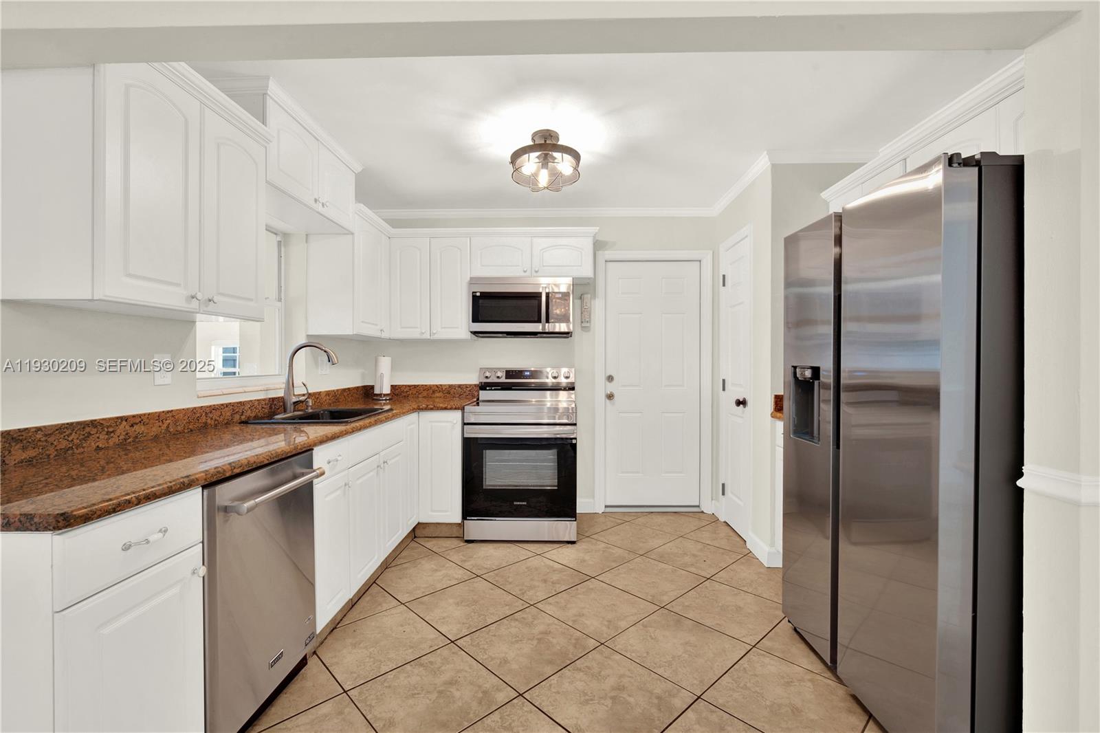 9312 SW 182nd St Palmetto Bay, FL 33157