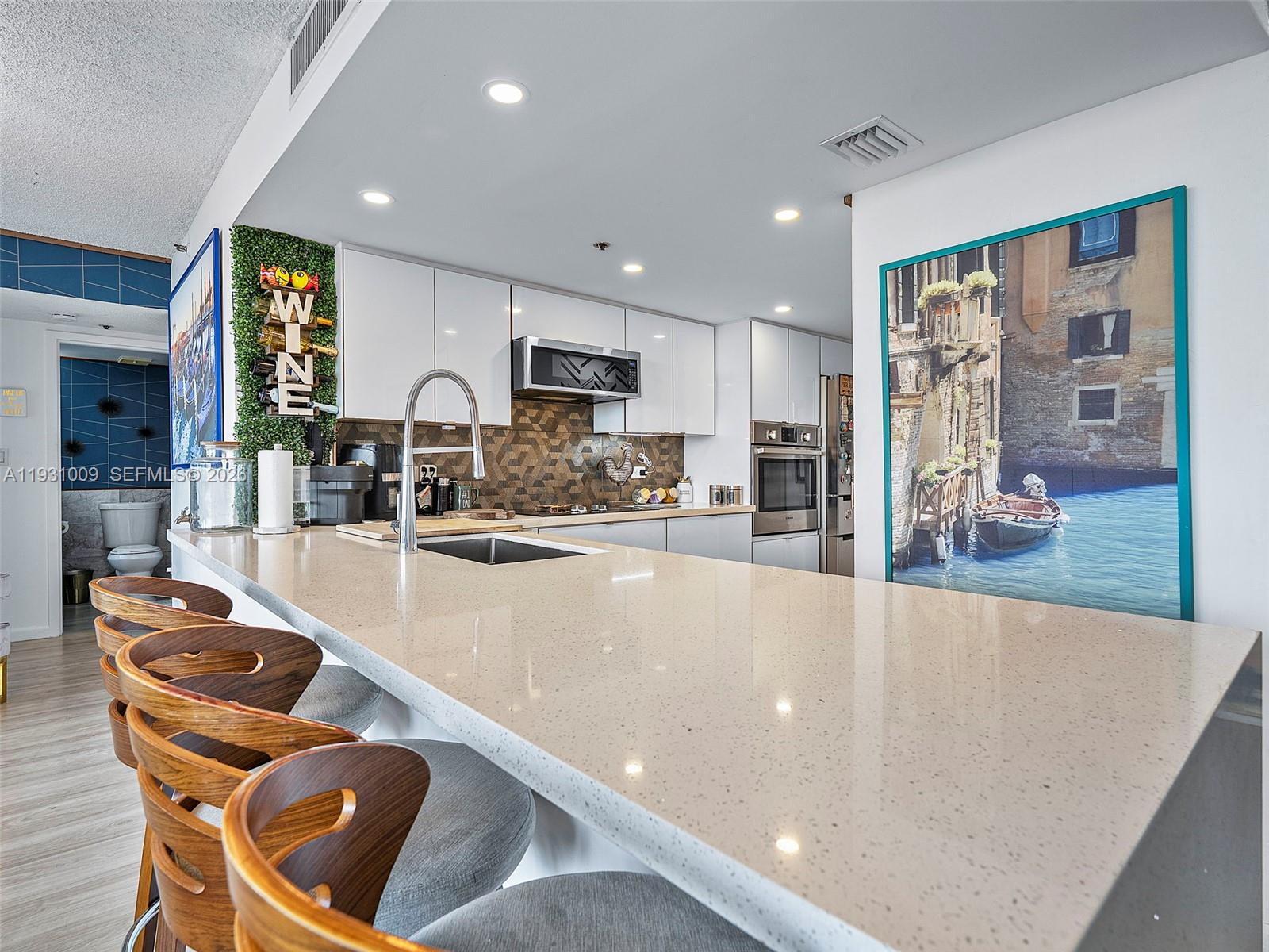 7601 E Treasure Dr #711 North Bay Village, FL 33141