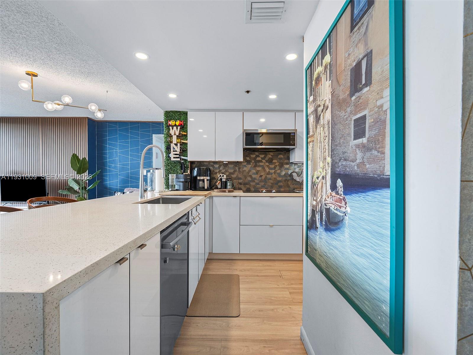 7601 E Treasure Dr #711 North Bay Village, FL 33141