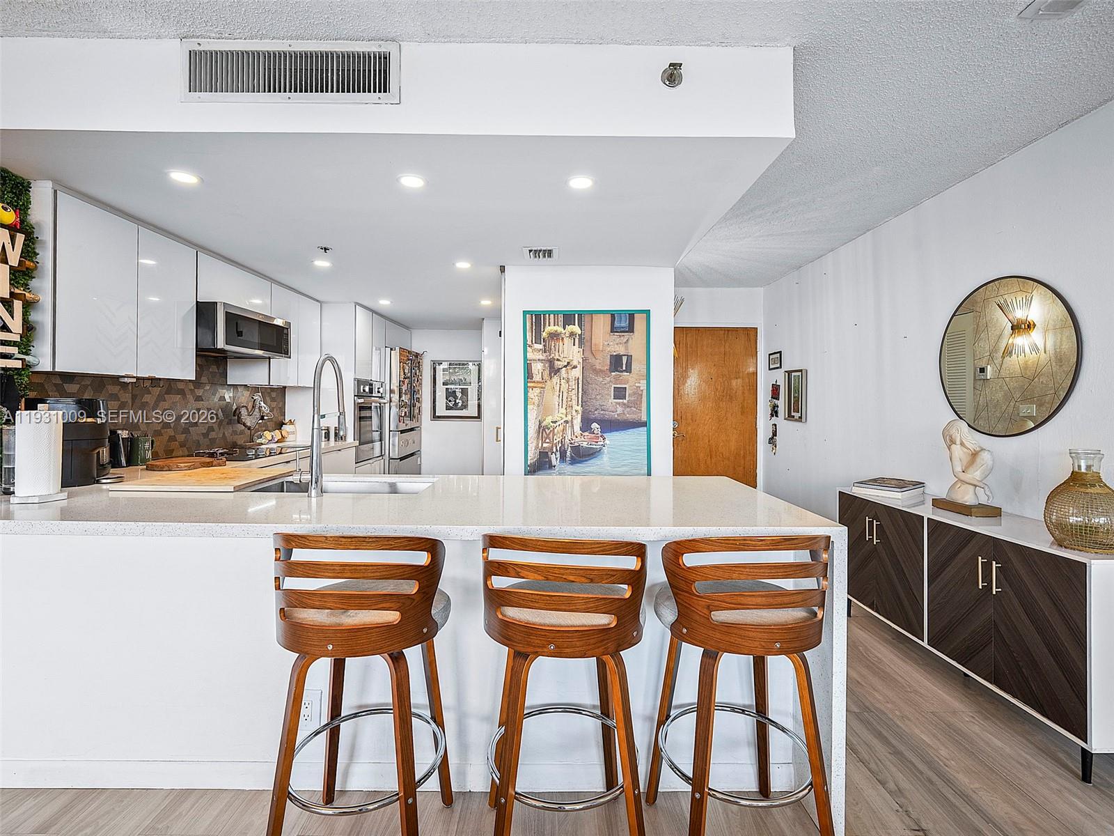 7601 E Treasure Dr #711 North Bay Village, FL 33141