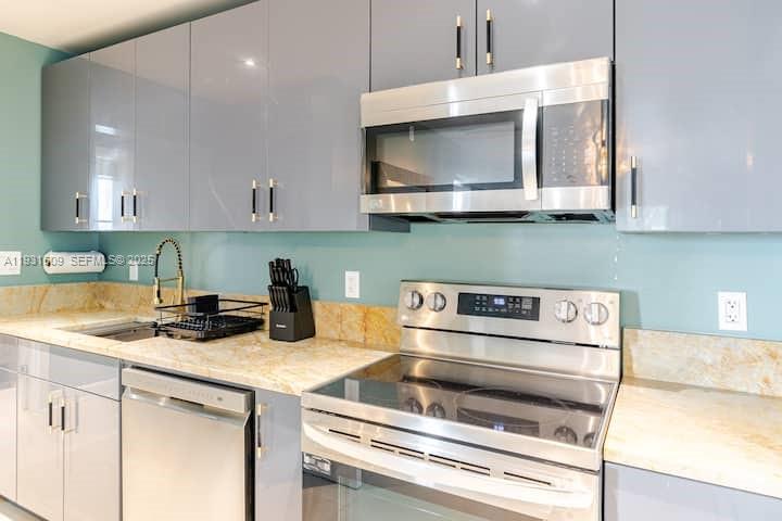 1020 6th St Miami Beach, FL 33139