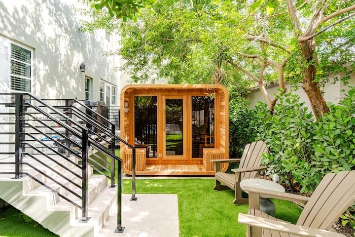 1020 6th St Miami Beach, FL 33139