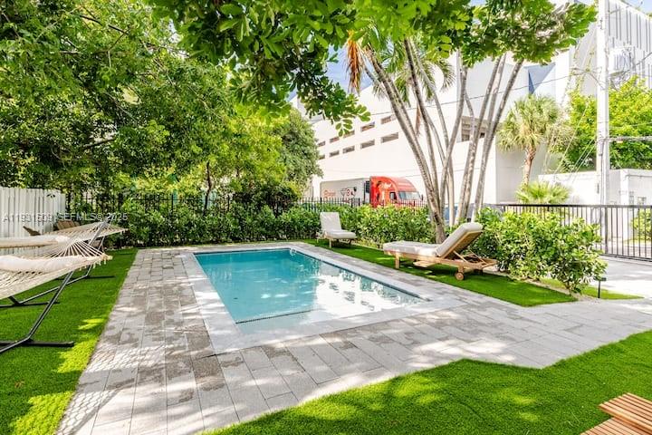 1020 6th St Miami Beach, FL 33139