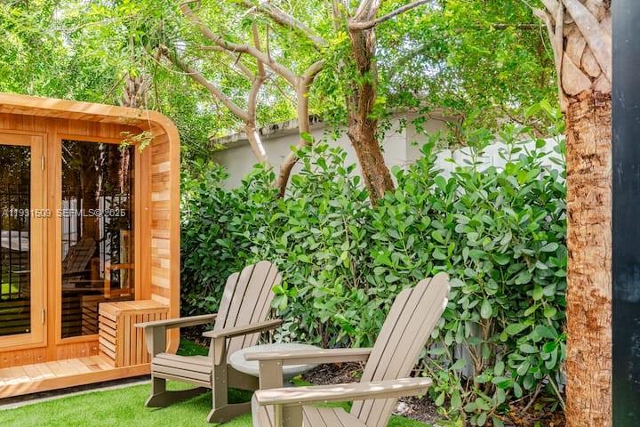 1020 6th St Miami Beach, FL 33139