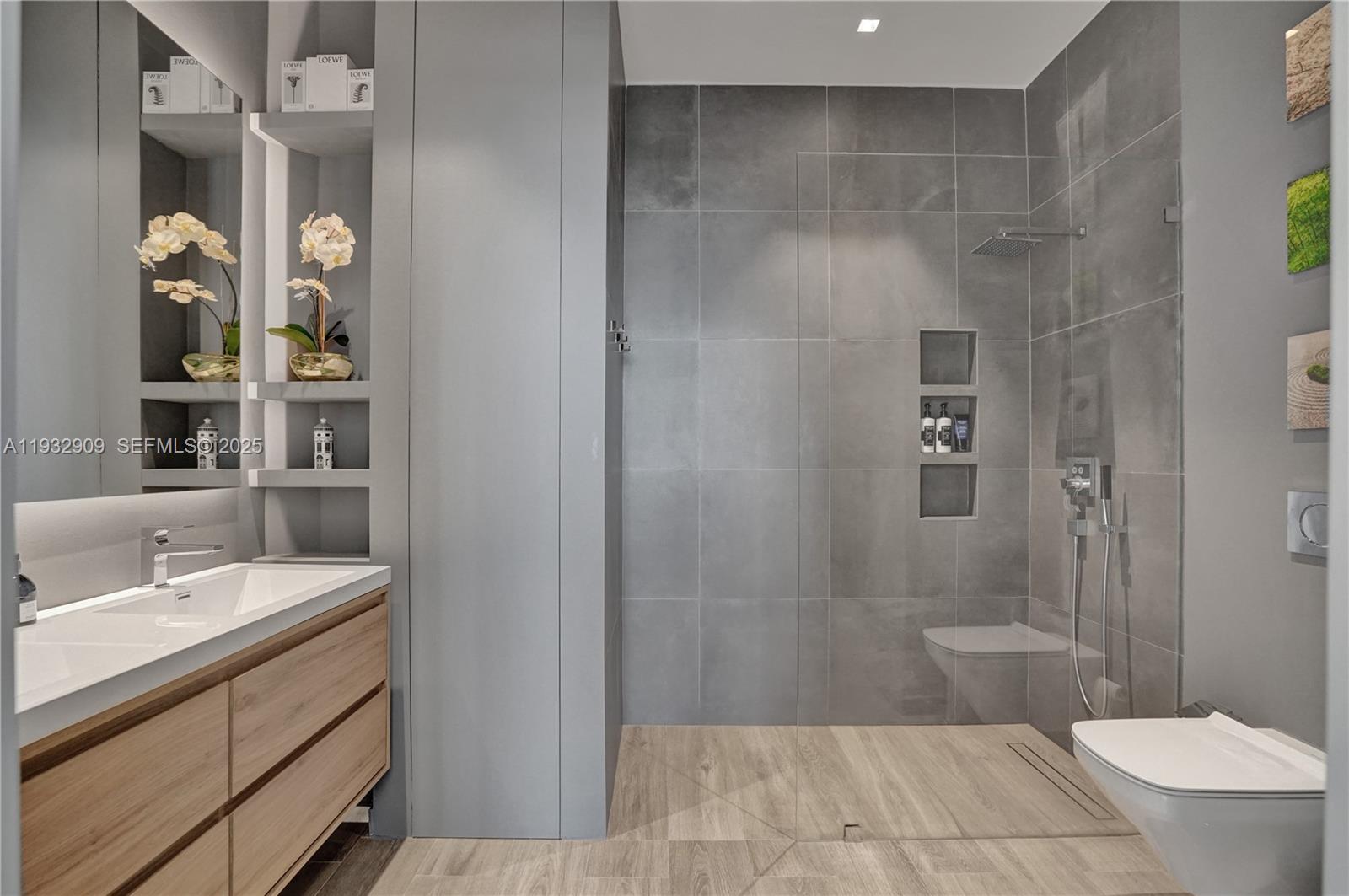 725 NE 22nd St #PH1A Miami, FL 33137