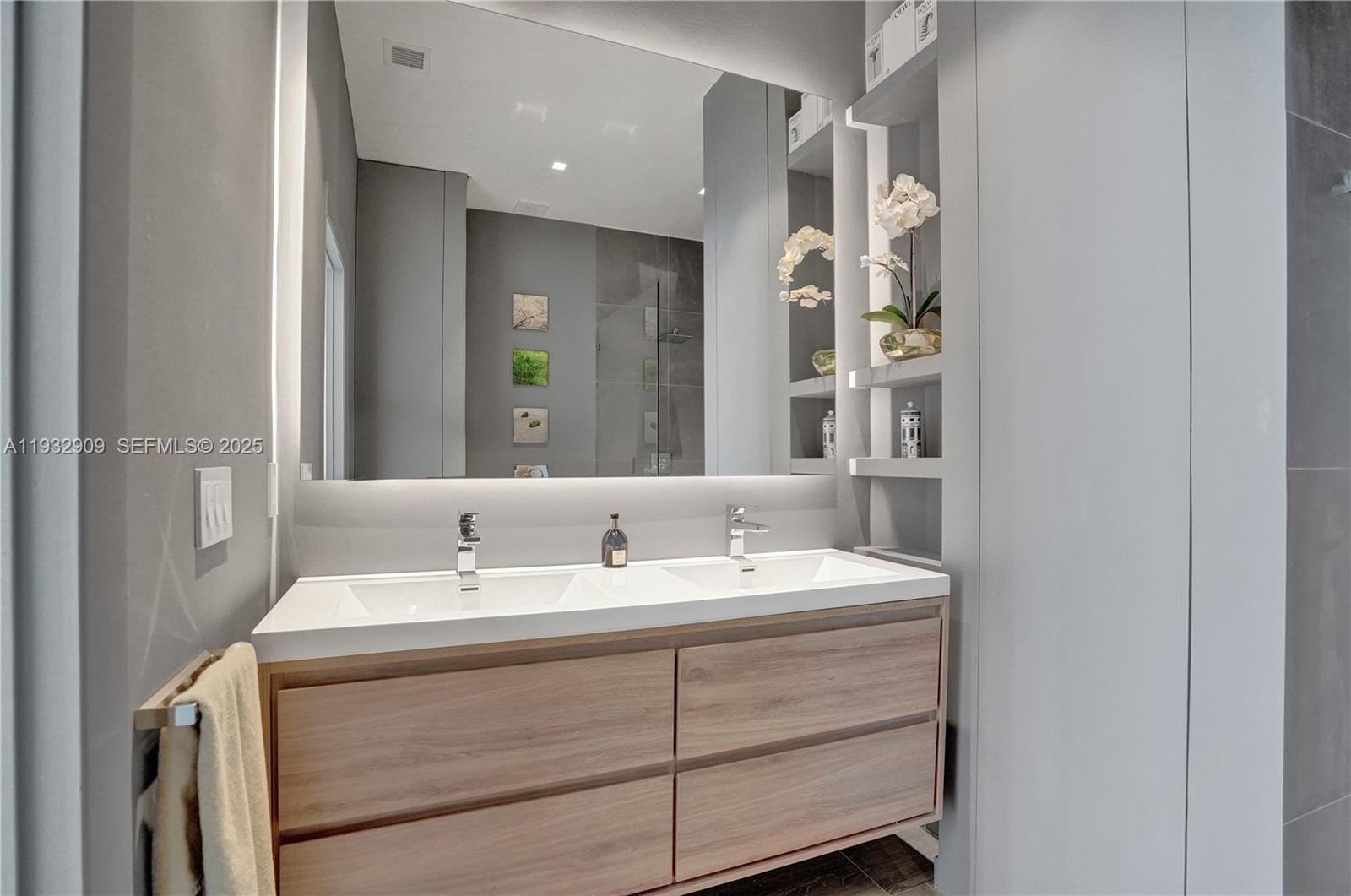 725 NE 22nd St #PH1A Miami, FL 33137