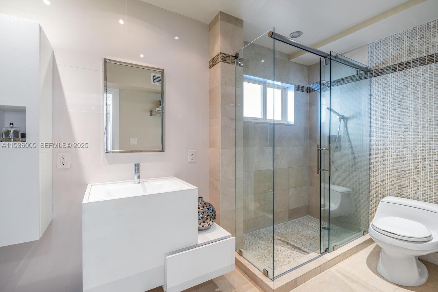 325 Ocean Dr #409 Miami Beach, FL 33139