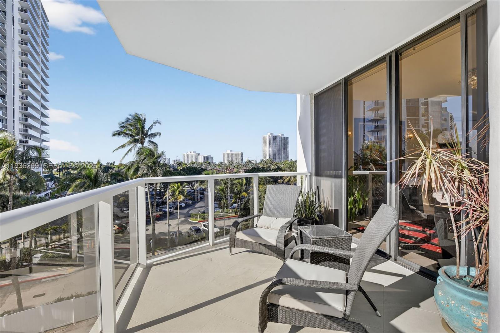 image Hamptons West Condo3