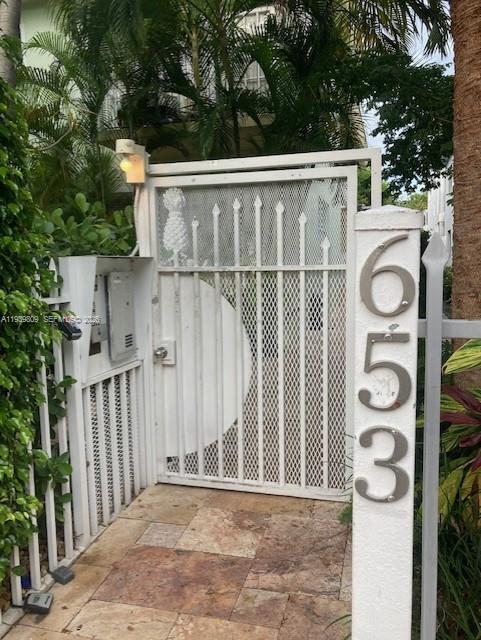 653 Michigan Ave #11