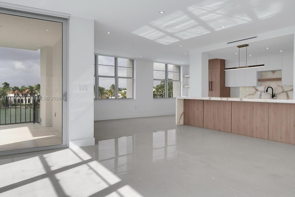 Undisclosed Address Miami Beach, FL 33140