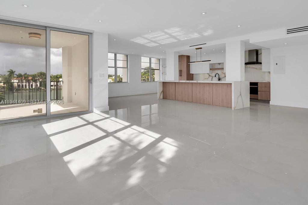 Undisclosed Address Miami Beach, FL 33140