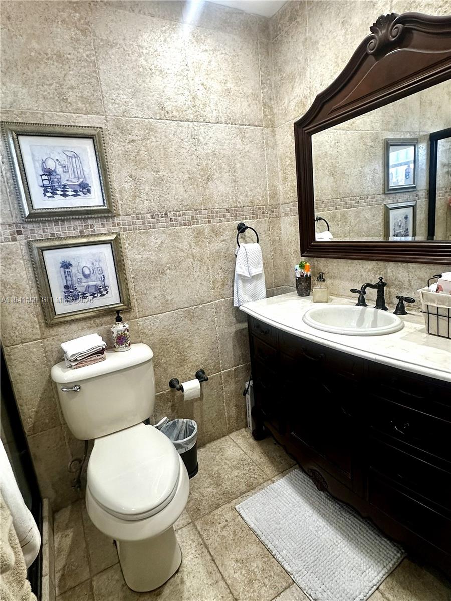 871 NW 17th Ct Miami, FL 33125