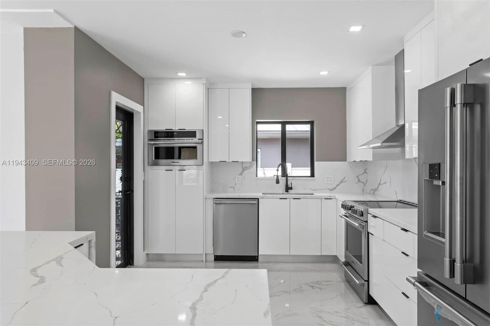 260 NW 86th St El Portal, FL 33150