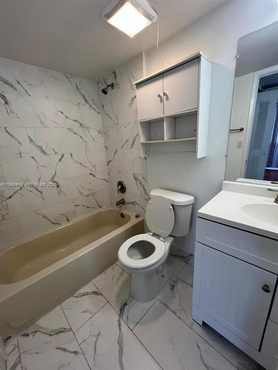 7035 NW 186th St #D303 Hialeah, FL 33015