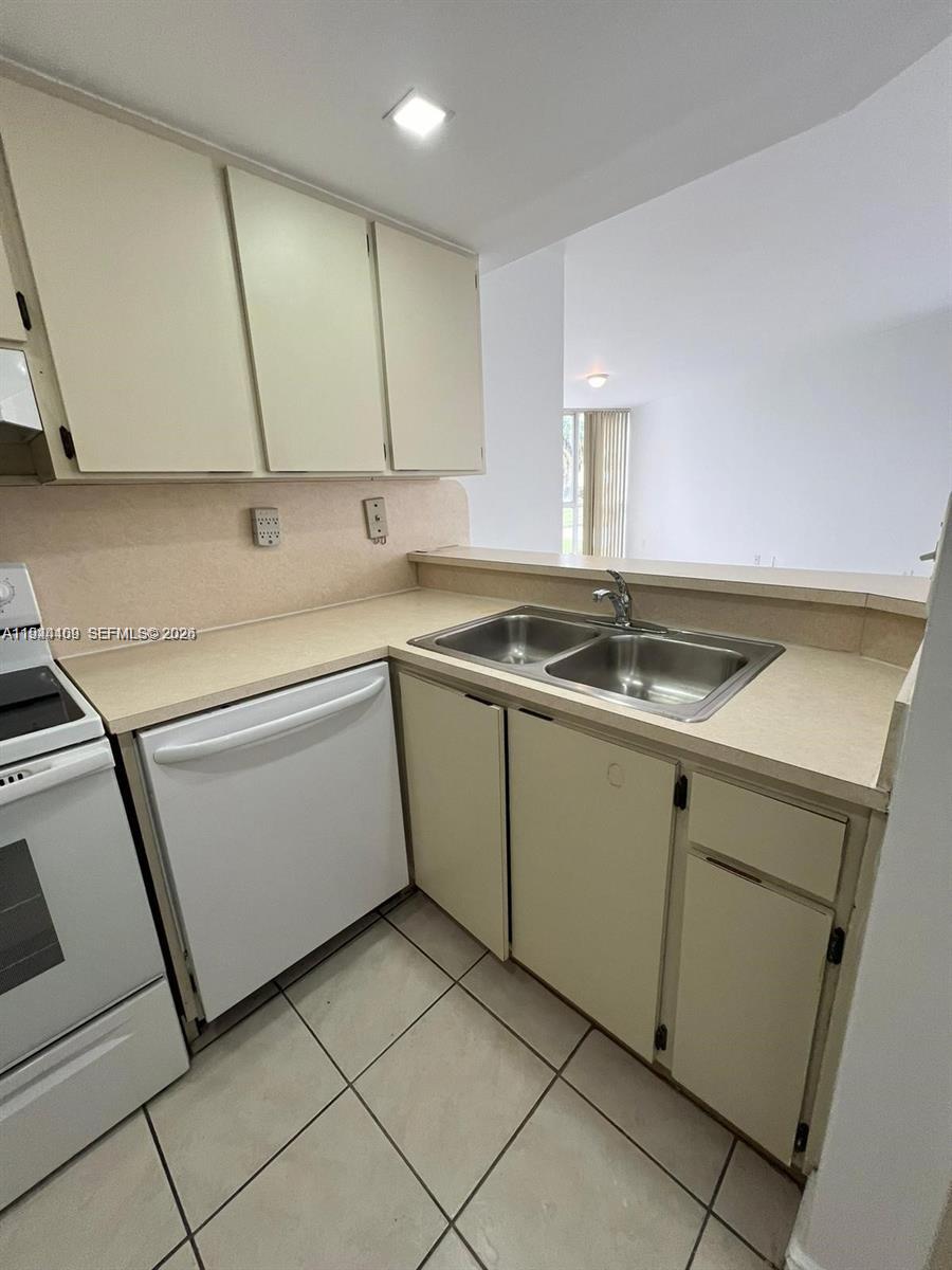 7035 NW 186th St #D303 Hialeah, FL 33015