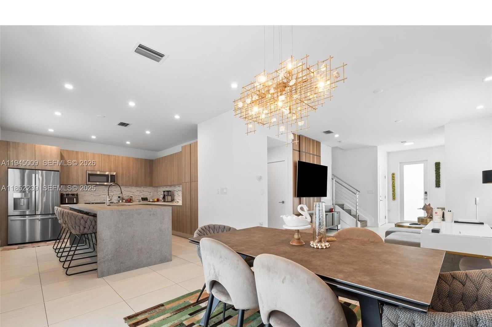 6810 NW 103rd Pl Doral, FL 33178