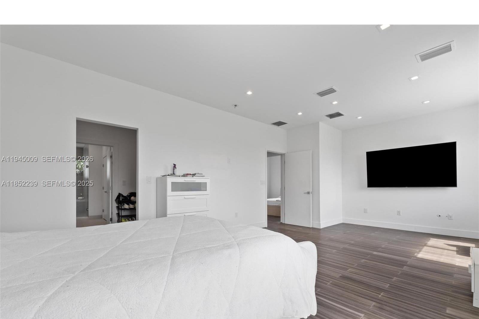 6810 NW 103rd Pl Doral, FL 33178