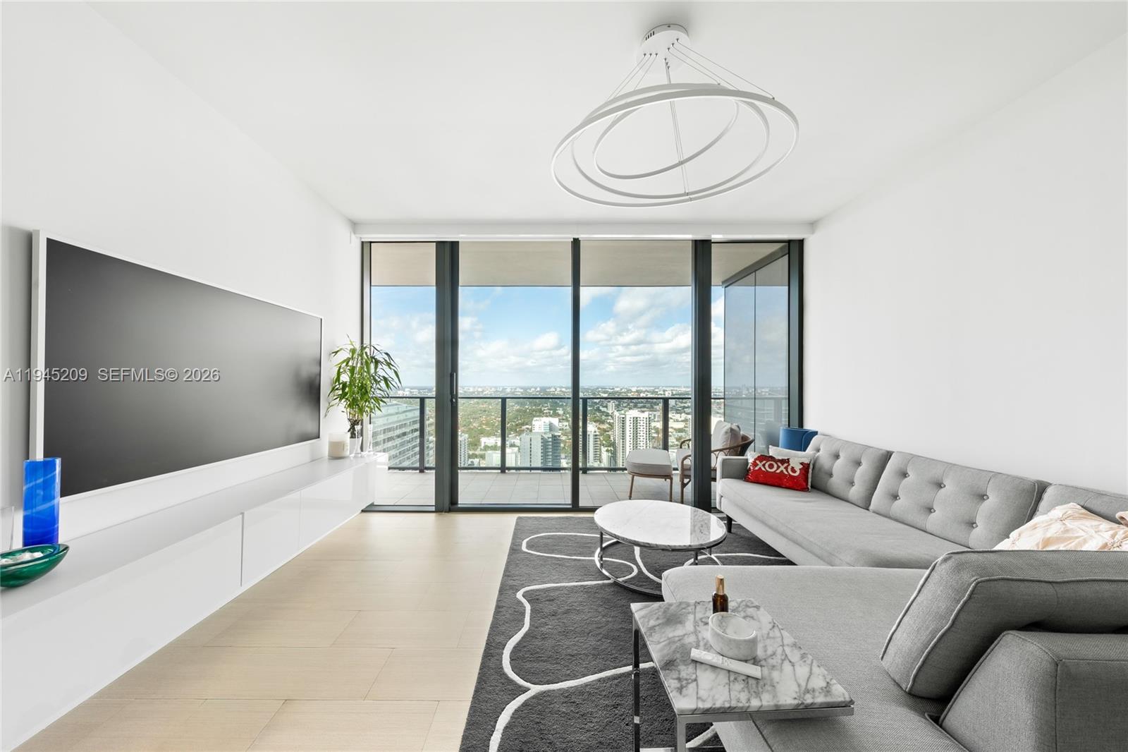 1000 Brickell Plz #4304