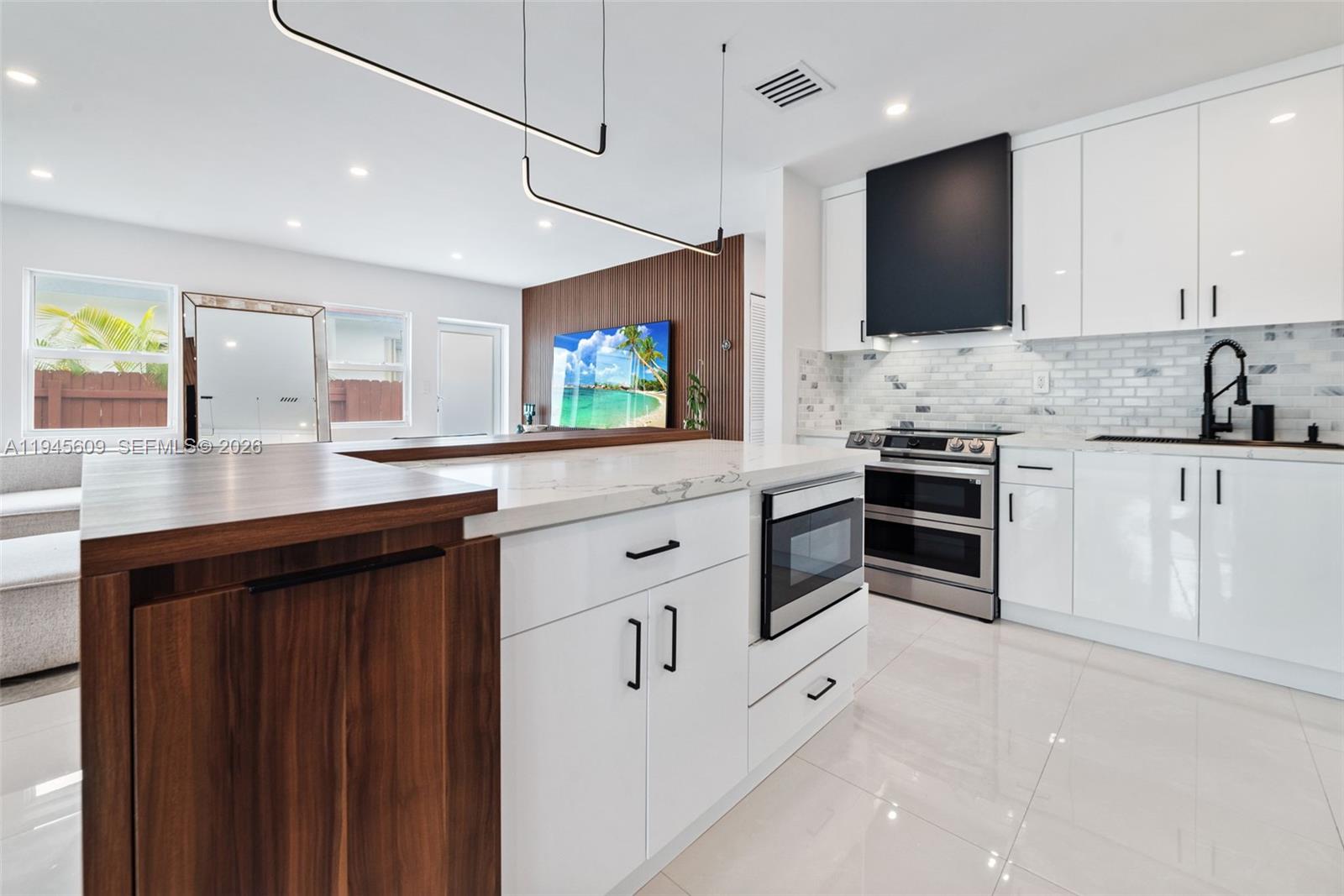 2180 SW 20th St Miami, FL 33145