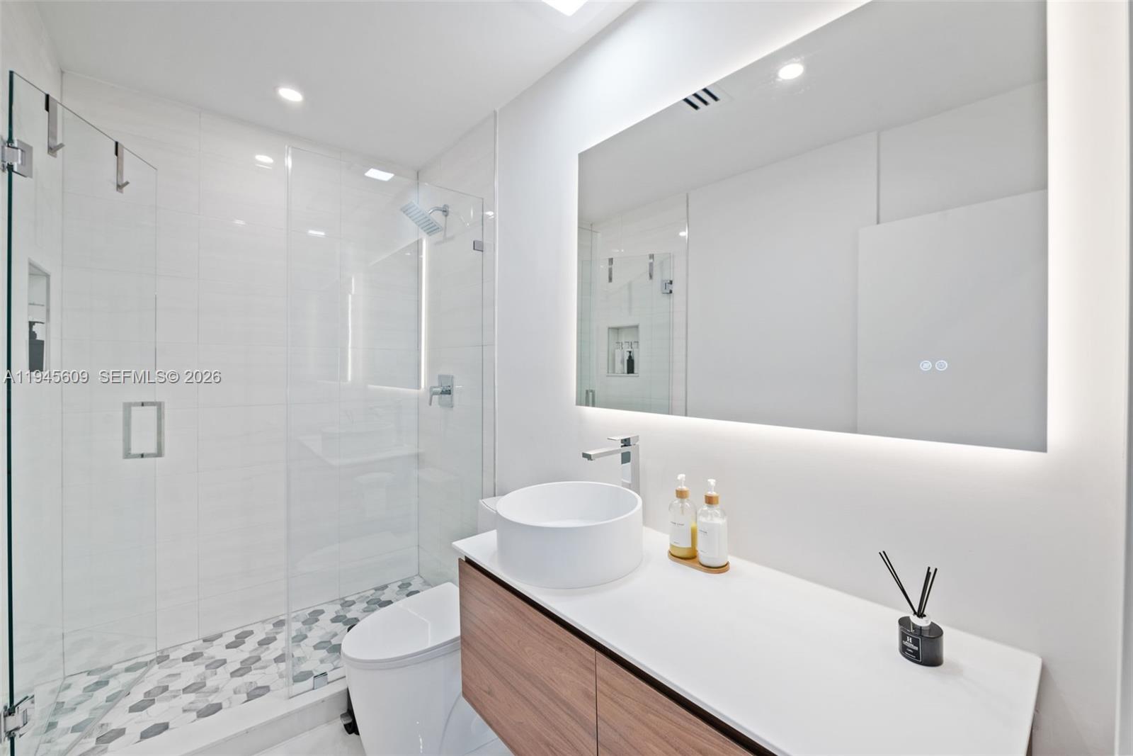 2180 SW 20th St Miami, FL 33145