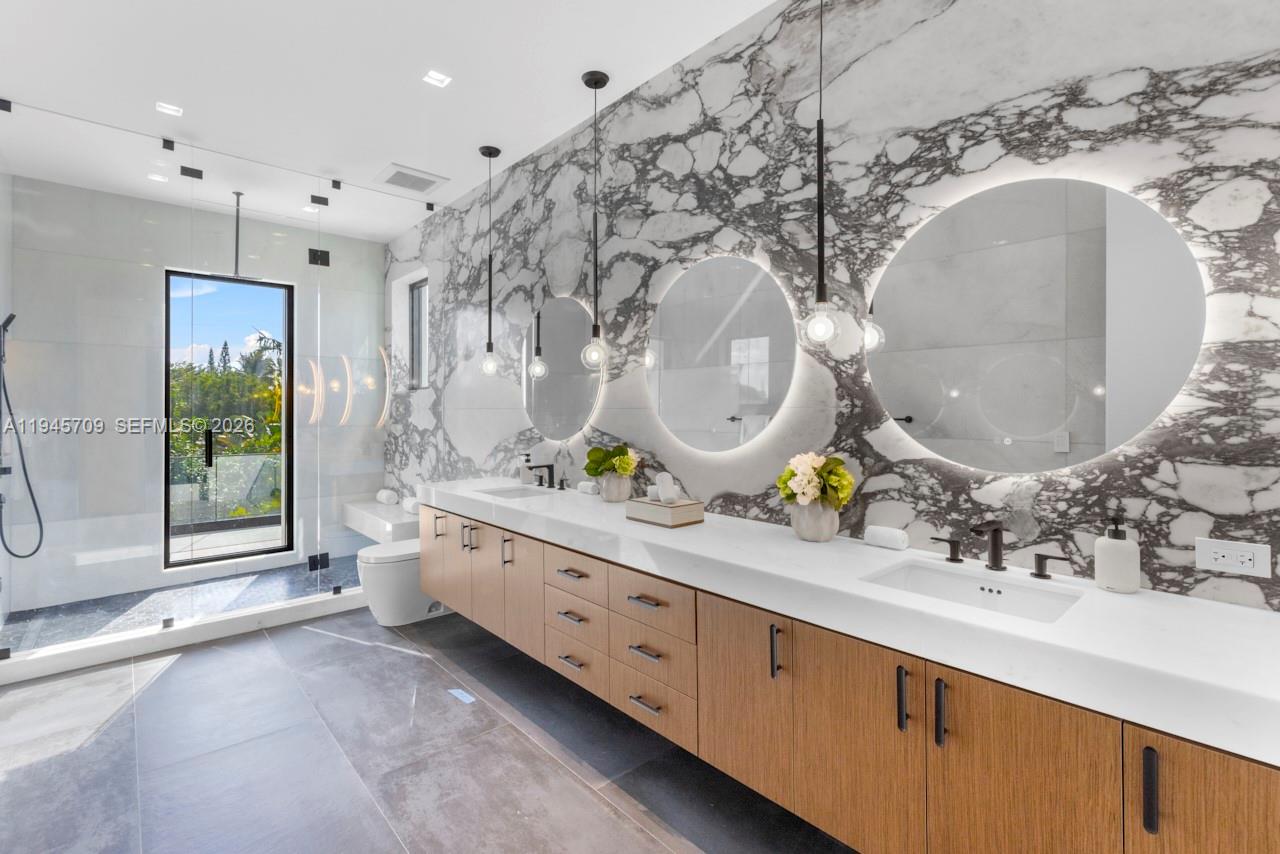 536 W 51st St Miami Beach, FL 33140