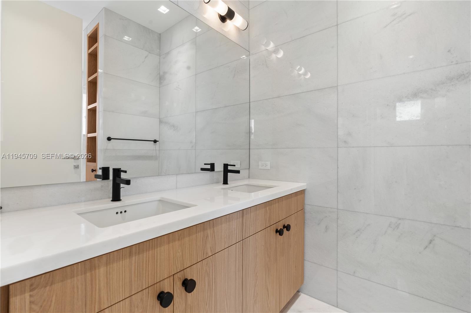 536 W 51st St Miami Beach, FL 33140