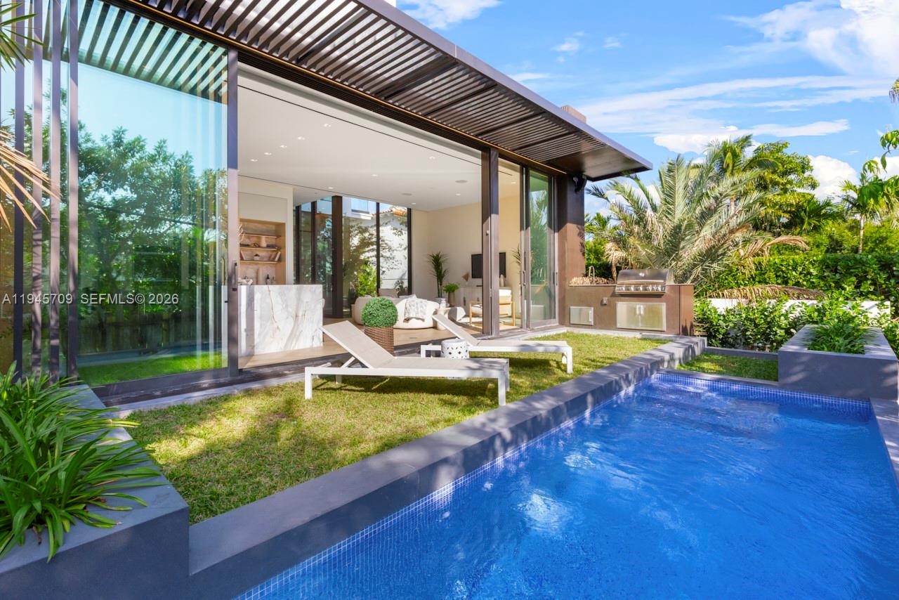 536 W 51st St Miami Beach, FL 33140