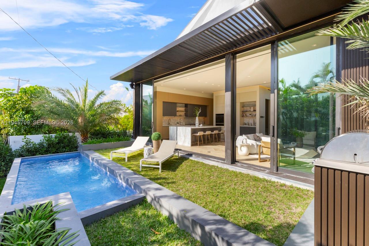 536 W 51st St Miami Beach, FL 33140