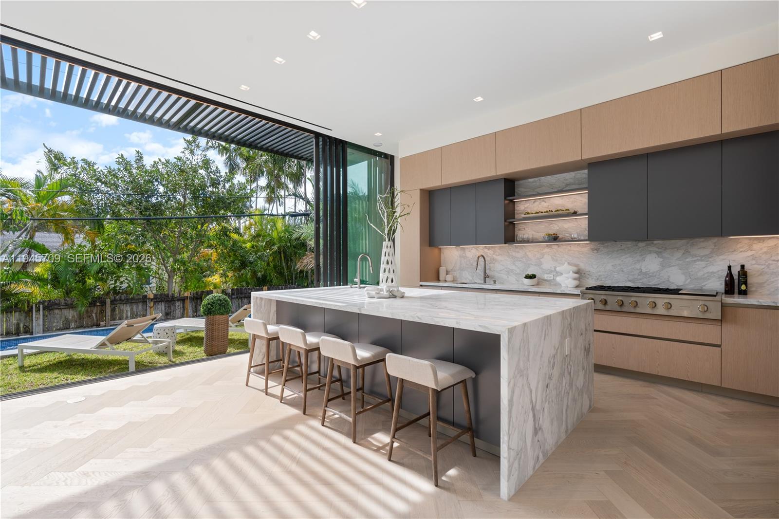 536 W 51st St Miami Beach, FL 33140