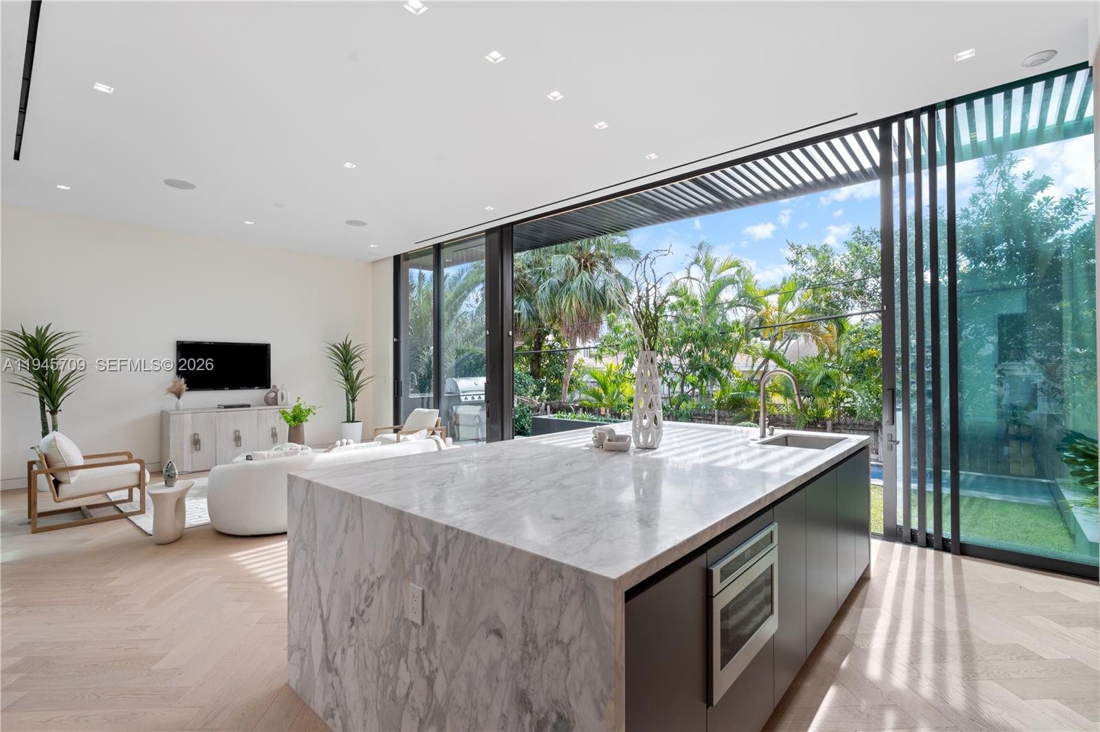 536 W 51st St Miami Beach, FL 33140