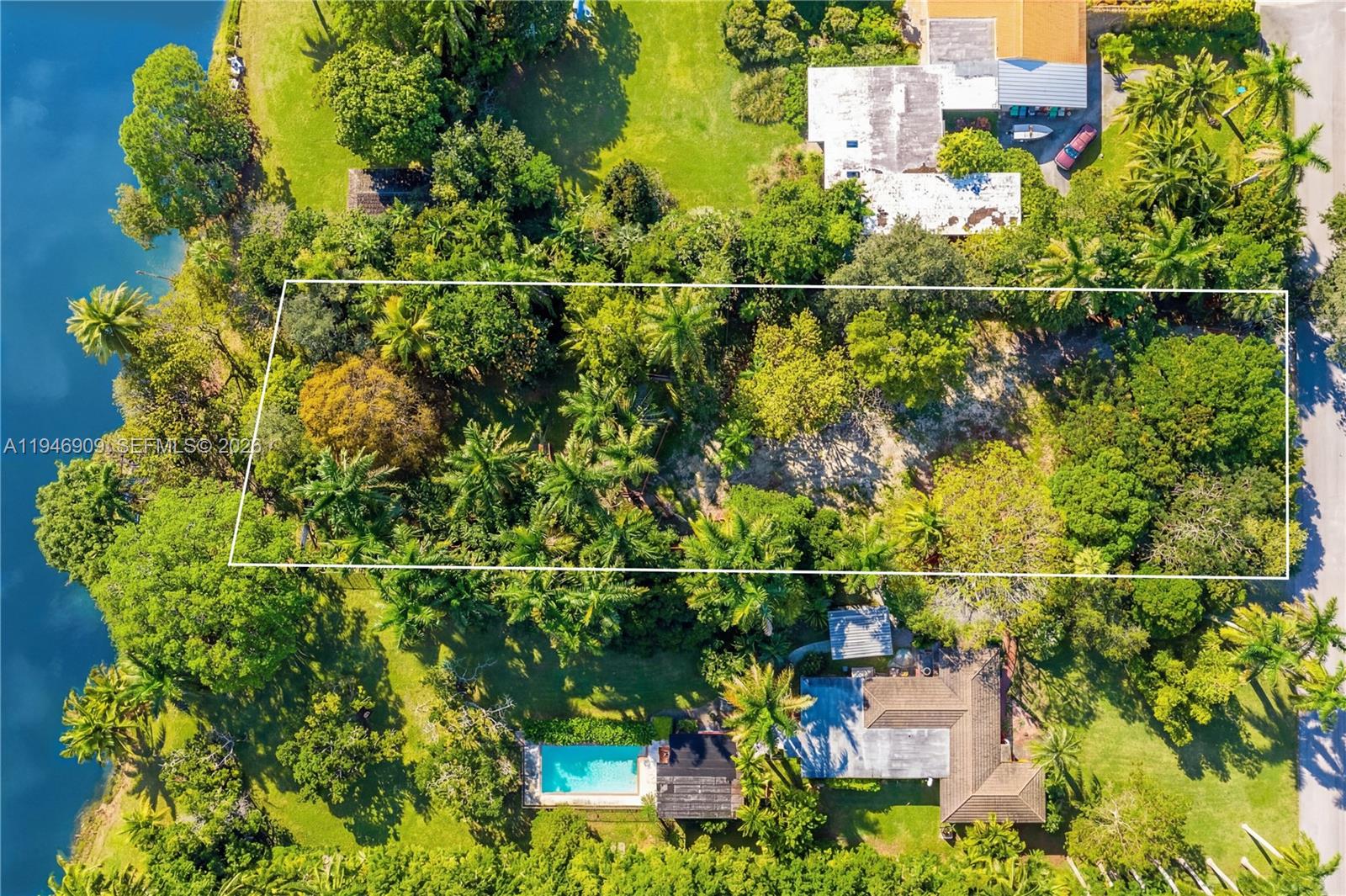 6366 Snapper Crk Dr Miami, FL 33143