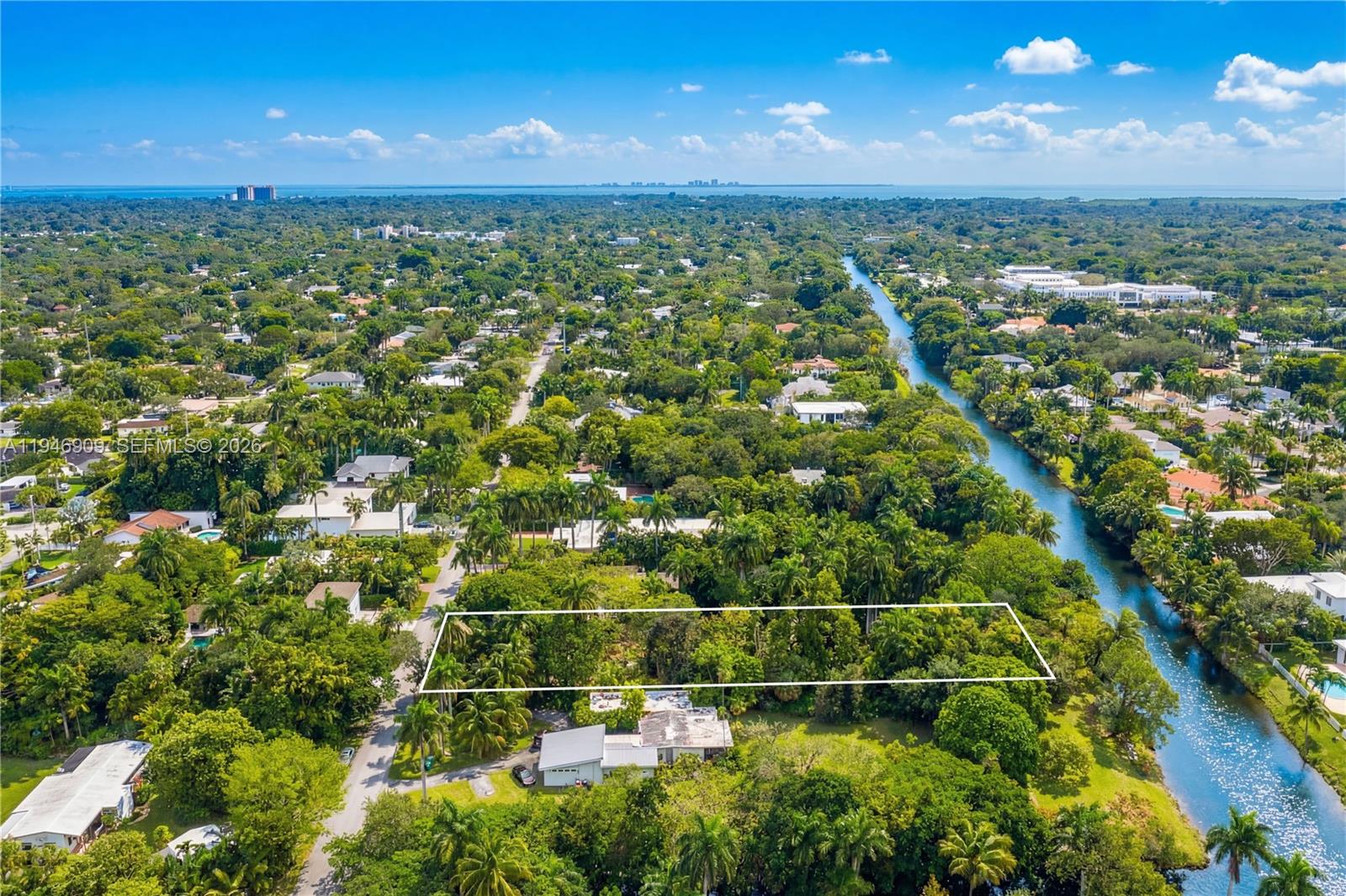 6366 Snapper Crk Dr Miami, FL 33143