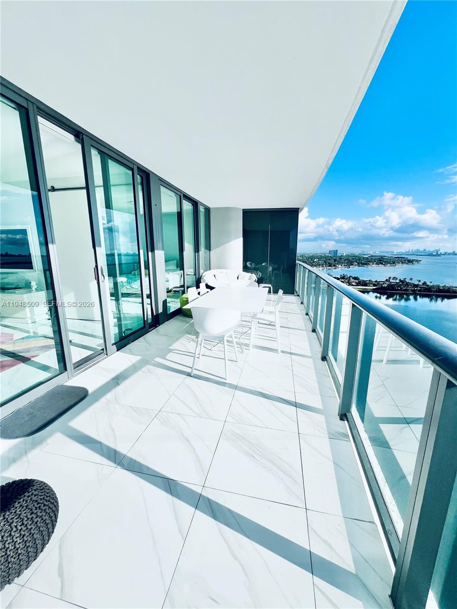 3131 NE 7th Ave #1902