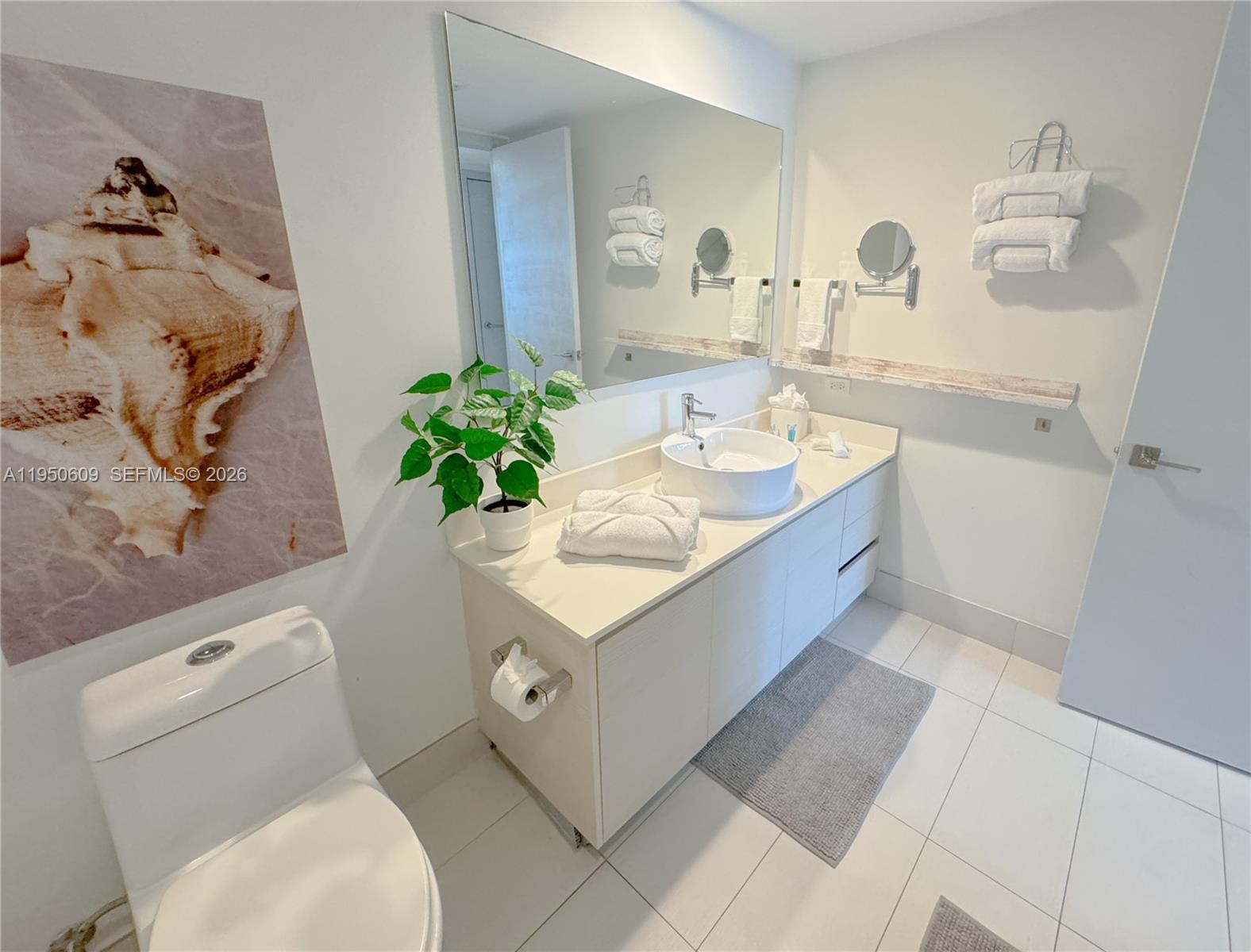 image Beachwalk Condominium6