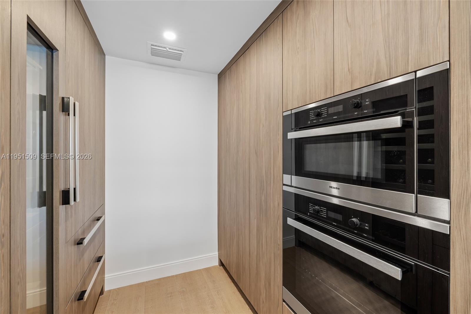 2225 Fisher Is Dr #3205 Miami Beach, FL 33109