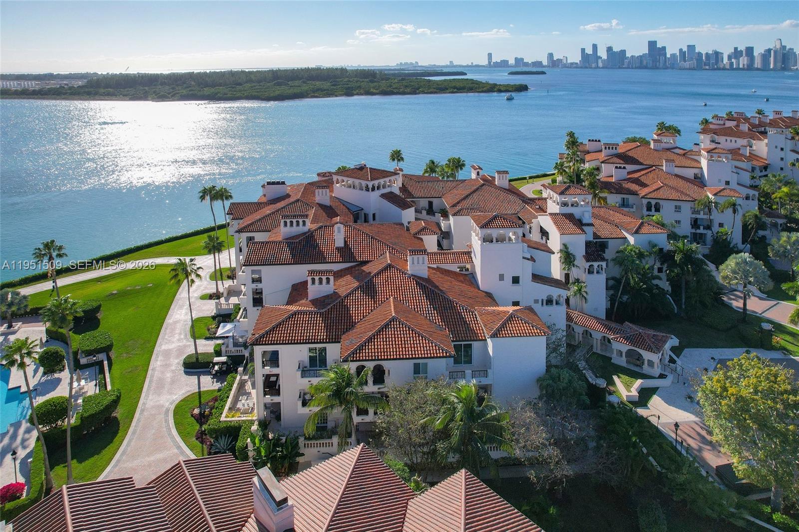 2225 Fisher Is Dr #3205 Miami Beach, FL 33109