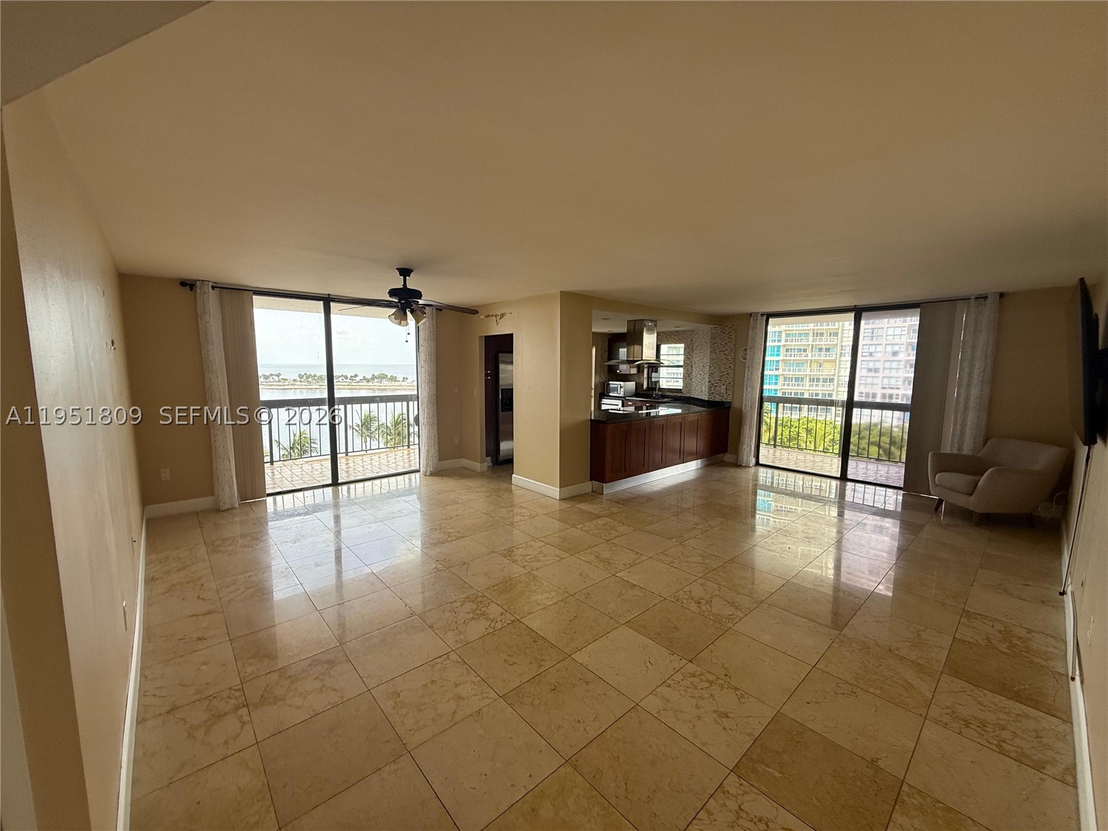 image Brickell Bay Club42