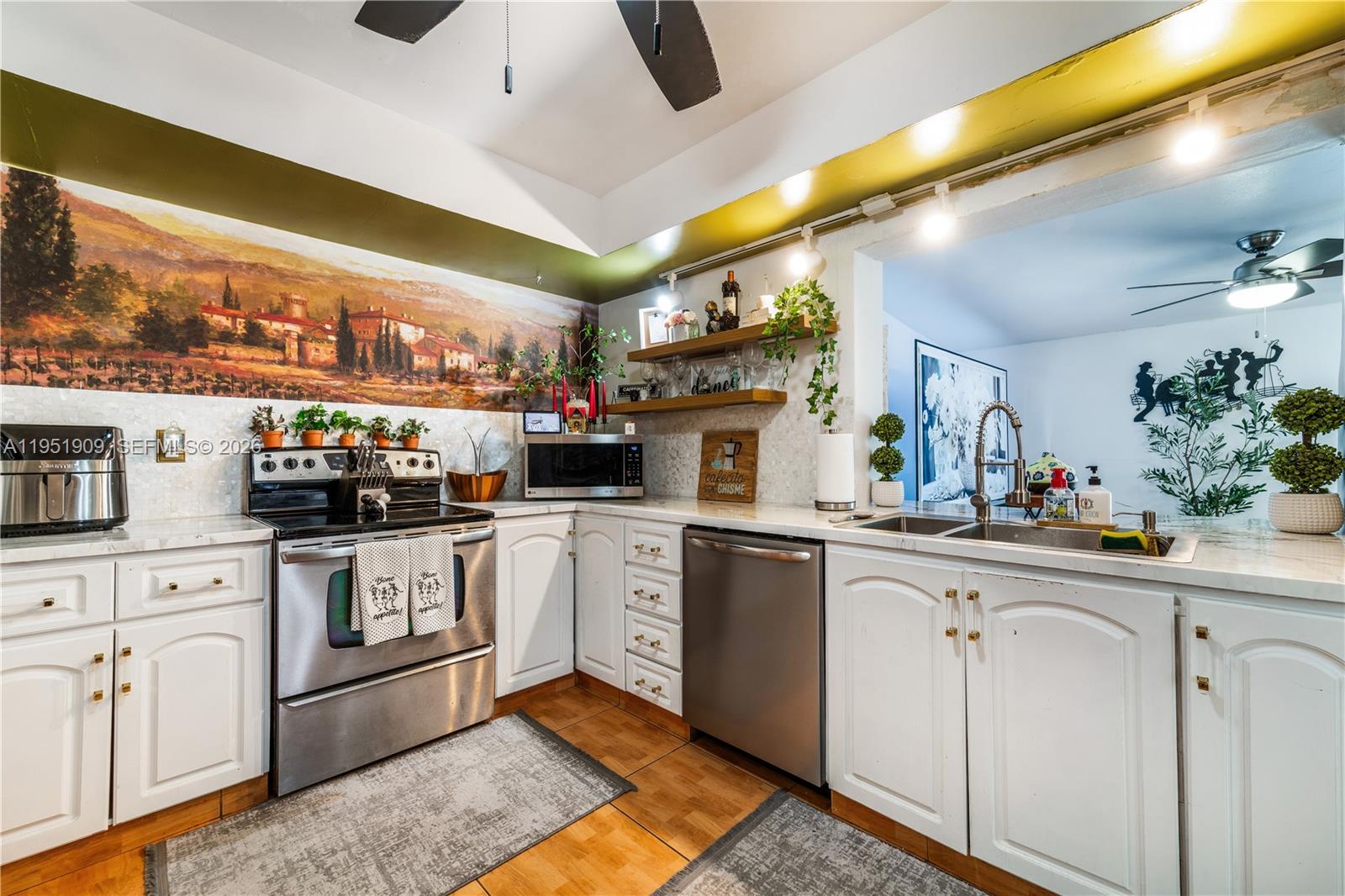 8065 W 14th Ct Hialeah, FL 33014