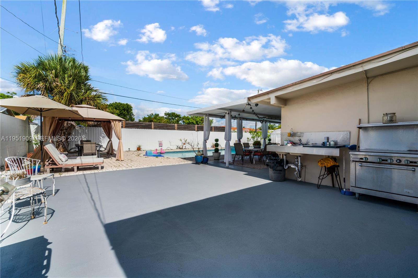 8065 W 14th Ct Hialeah, FL 33014