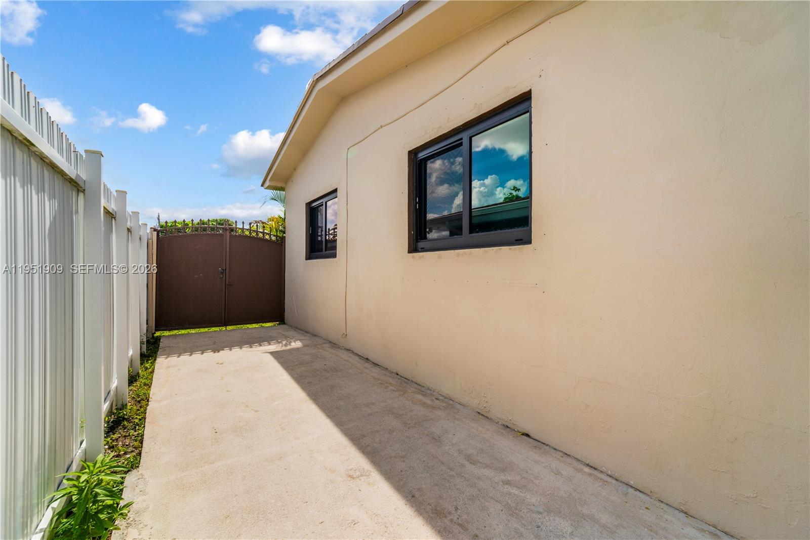 8065 W 14th Ct Hialeah, FL 33014