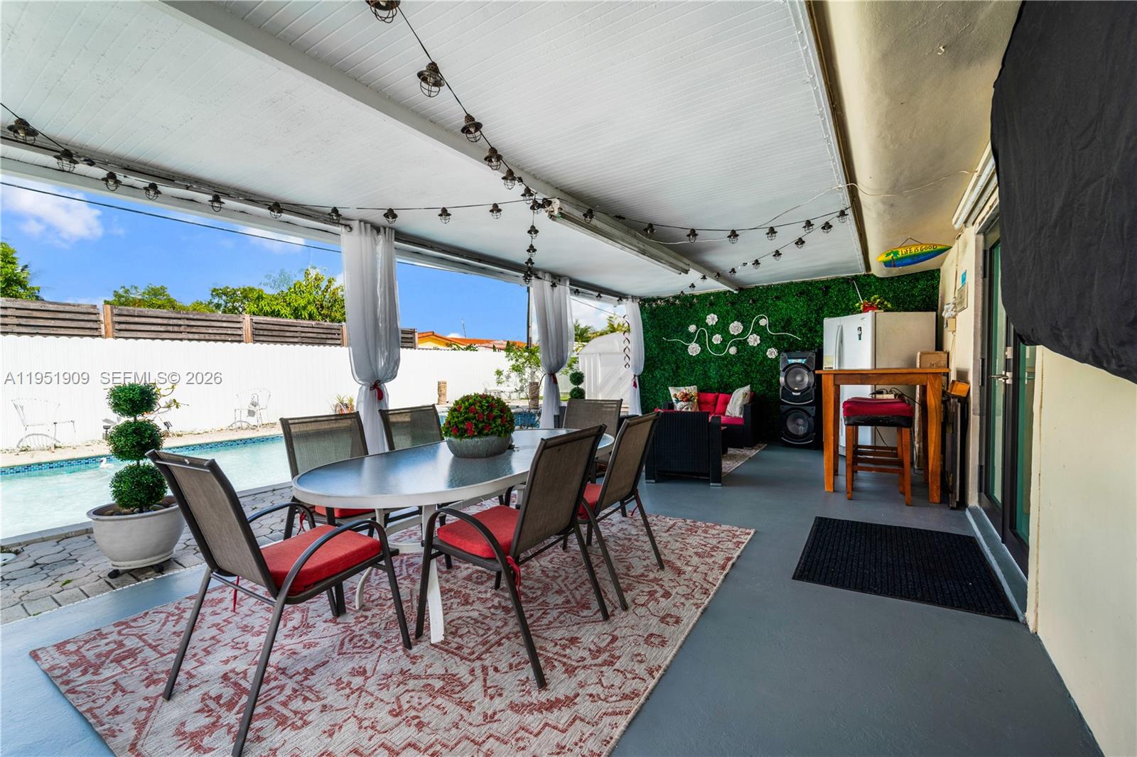 8065 W 14th Ct Hialeah, FL 33014